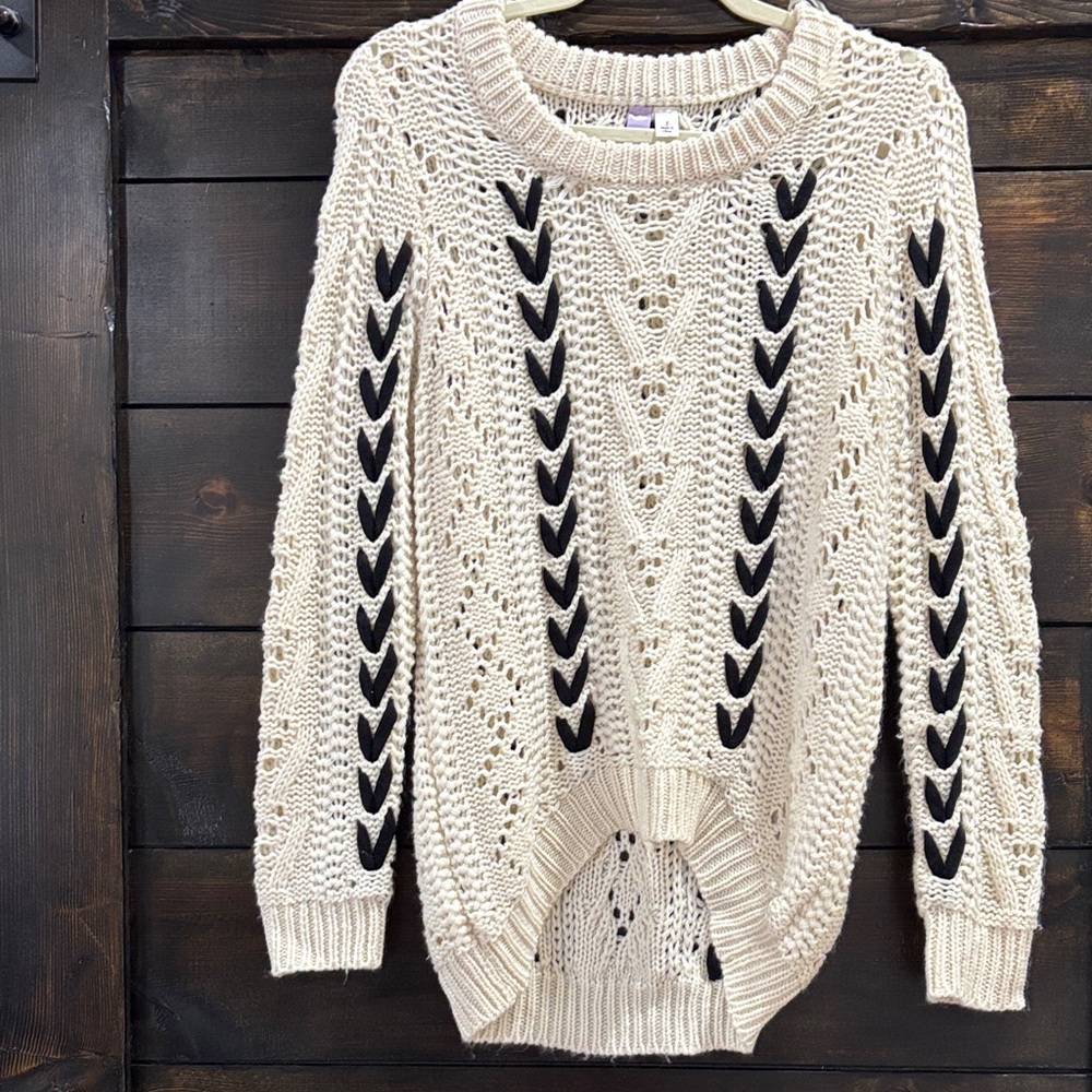 Alya Cream and Black Patterned Sweater